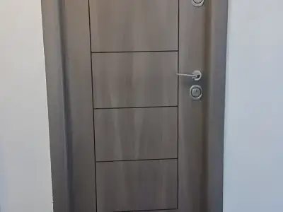Usa lemn interior apartament vanzare Sector 3 Bucuresti